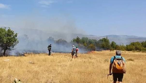 Povrijeđena tri vatrogasca tokom gašenja požara kod Mostara