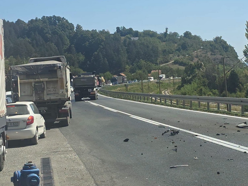 Povrijeđene dvije osobe u sudaru automobila i kamiona kod Žepča