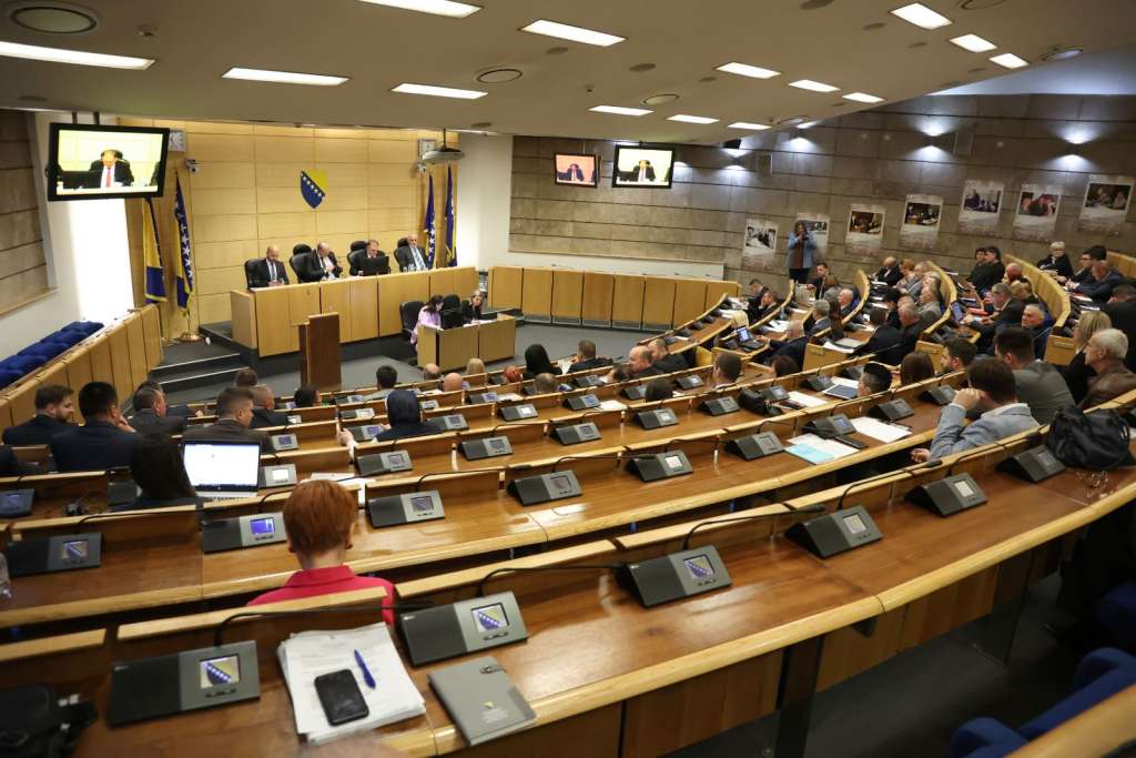 Povučen set energetskih zakona u Domu naroda Parlamenta FBiH