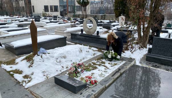 Power odala počast novinaru Kurtu Schorku