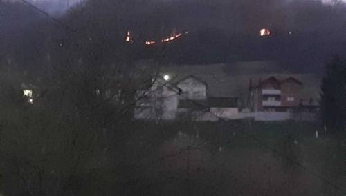 Požar ispod brda Žuč i dalje aktivan, 100-ak metara iznad naselja Ugorsko