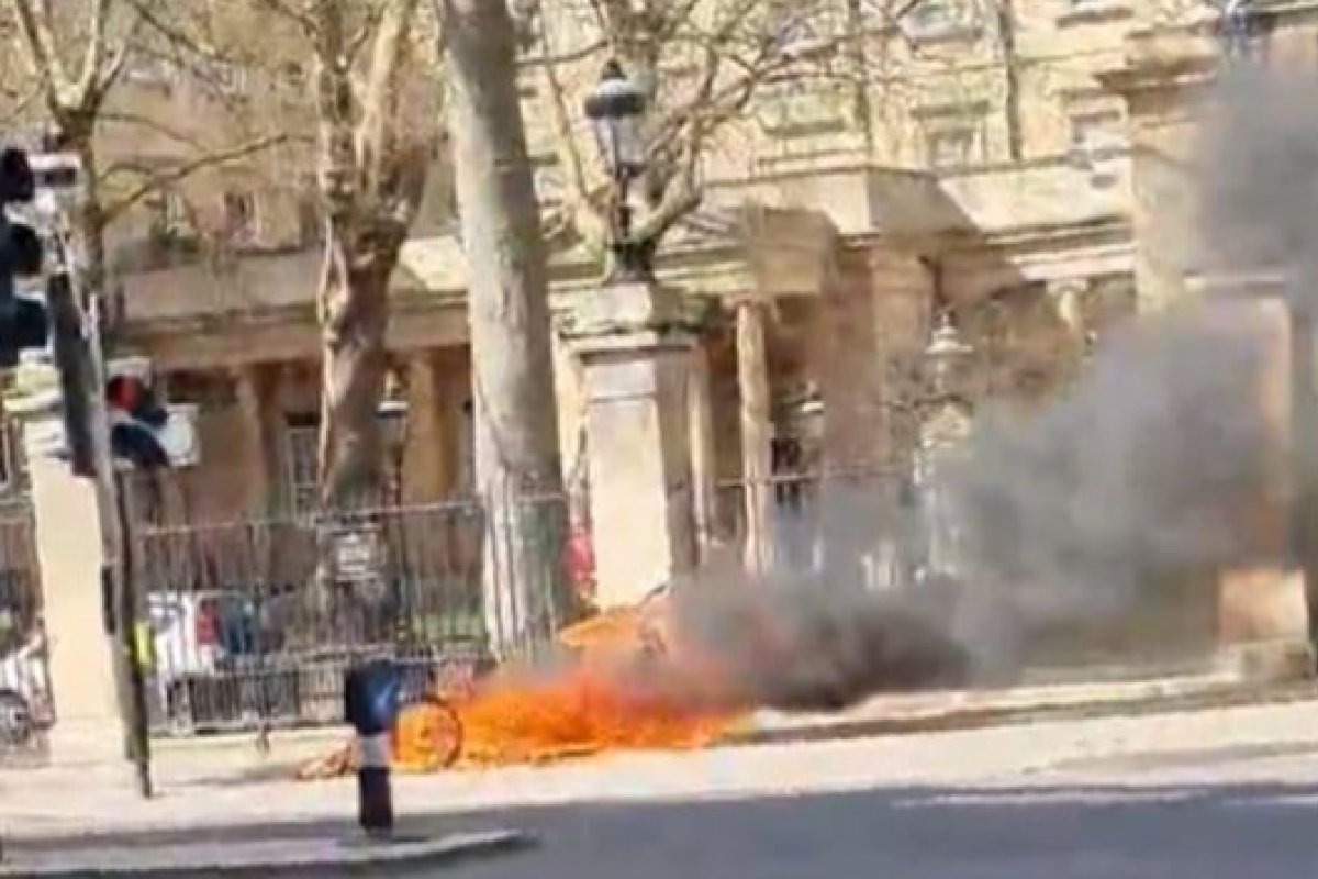 Požar ispred Buckinghamske palate