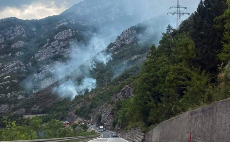 Požar kod Jablanice: Vatru gasi i helikopter OS BiH