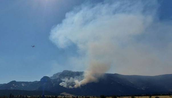 Požar na Blidinju došao blizu kuća, u pomoć stižu vatrogasci iz drugih krajeva