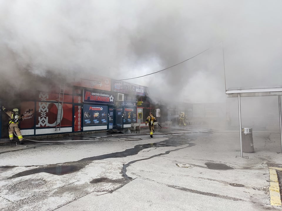 Požar na bus stanici izazvala plinska boca, jedna osoba povrijeđena