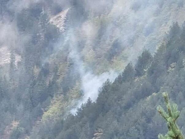 Požar na Čvrsnici i dalje aktivan, u gašenju učestvovao helikopter OS BiH