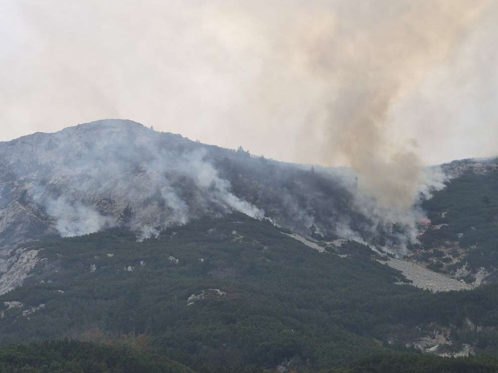 Požar na Čvrsnici slabijeg intenziteta, gore zaostali panjevi
