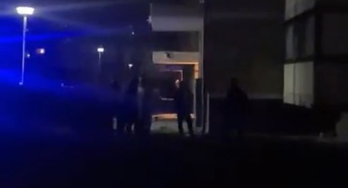 Požar na Dobrinji: Građani spasili muškarca iz vatrene buktinje