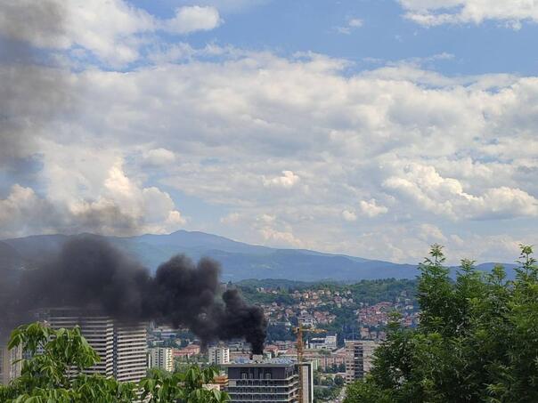 Požar na Dolac Malti lokalizovan, gust dim zabrinuo građane