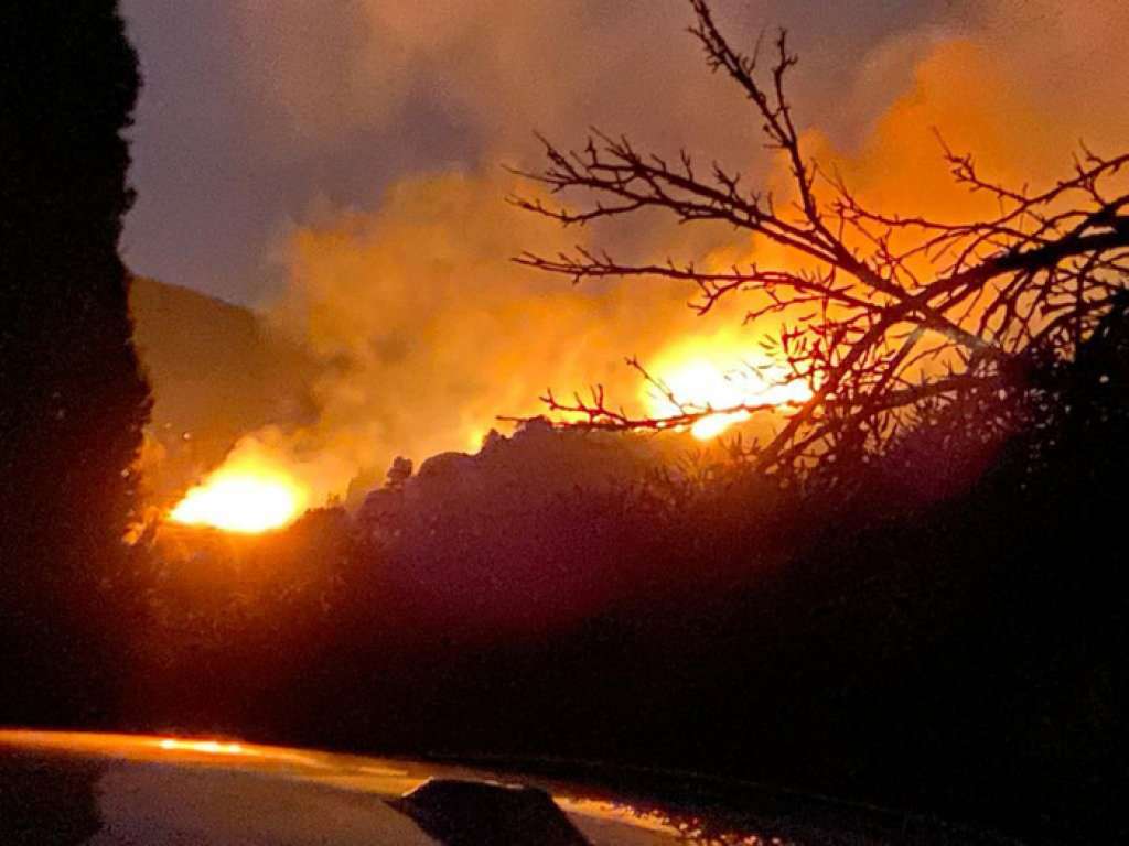 Požar na gradskoj deponiji u Čapljini još uvijek aktivan
