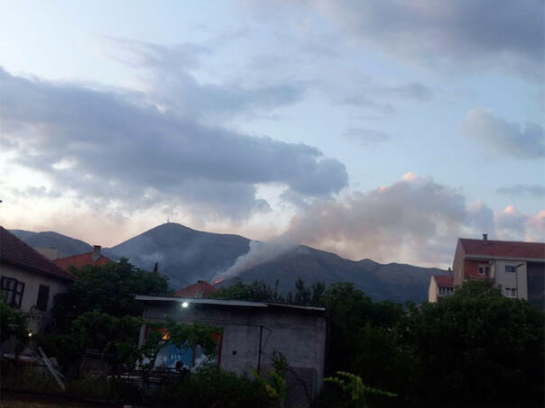 Požar na Leotaru, ugrožene kuće u selu Trebijovi