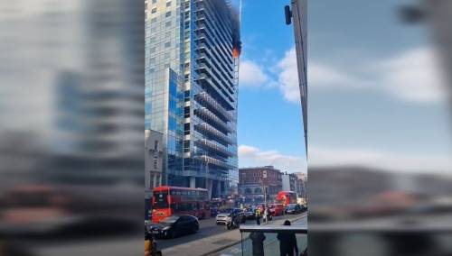 Požar na neboderu u Londonu, gasi ga više od 125 vatrogasaca