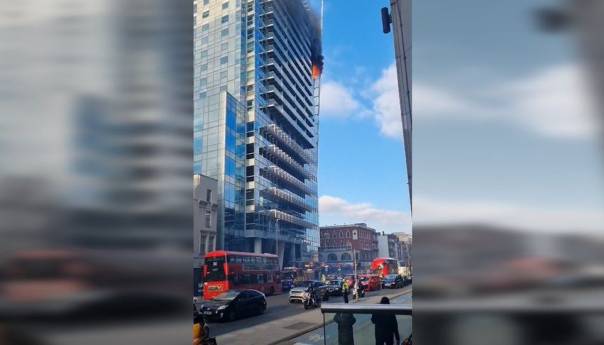 Požar na neboderu u Londonu, gasi ga više od 125 vatrogasaca