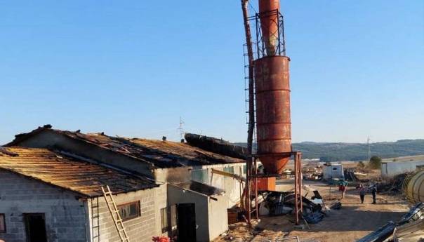 Požar na pilani gasili vatrogasci iz Kupresa i Tomislavgrada