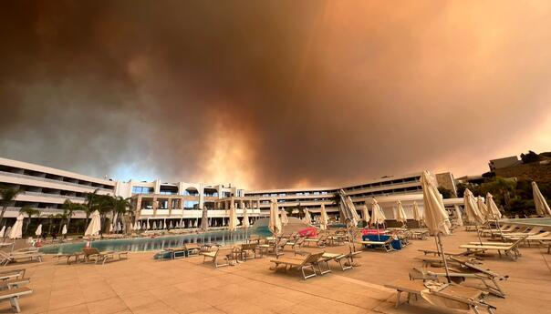 Požar na Rodosu: Hiljade ljudi napustilo domove i hotele