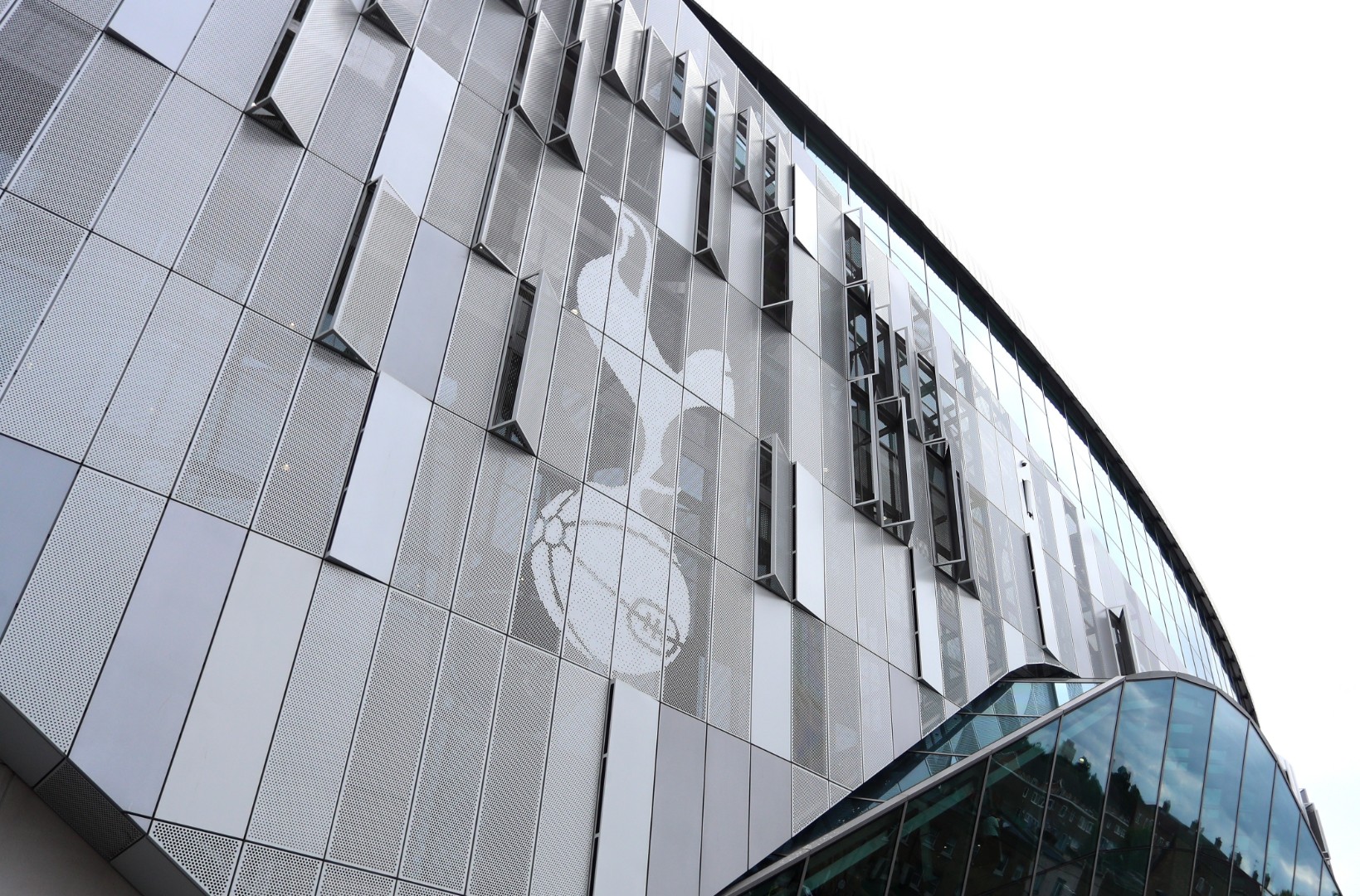 Požar na stadionu Tottenhama, bio evakuisan veliki broj ljudi