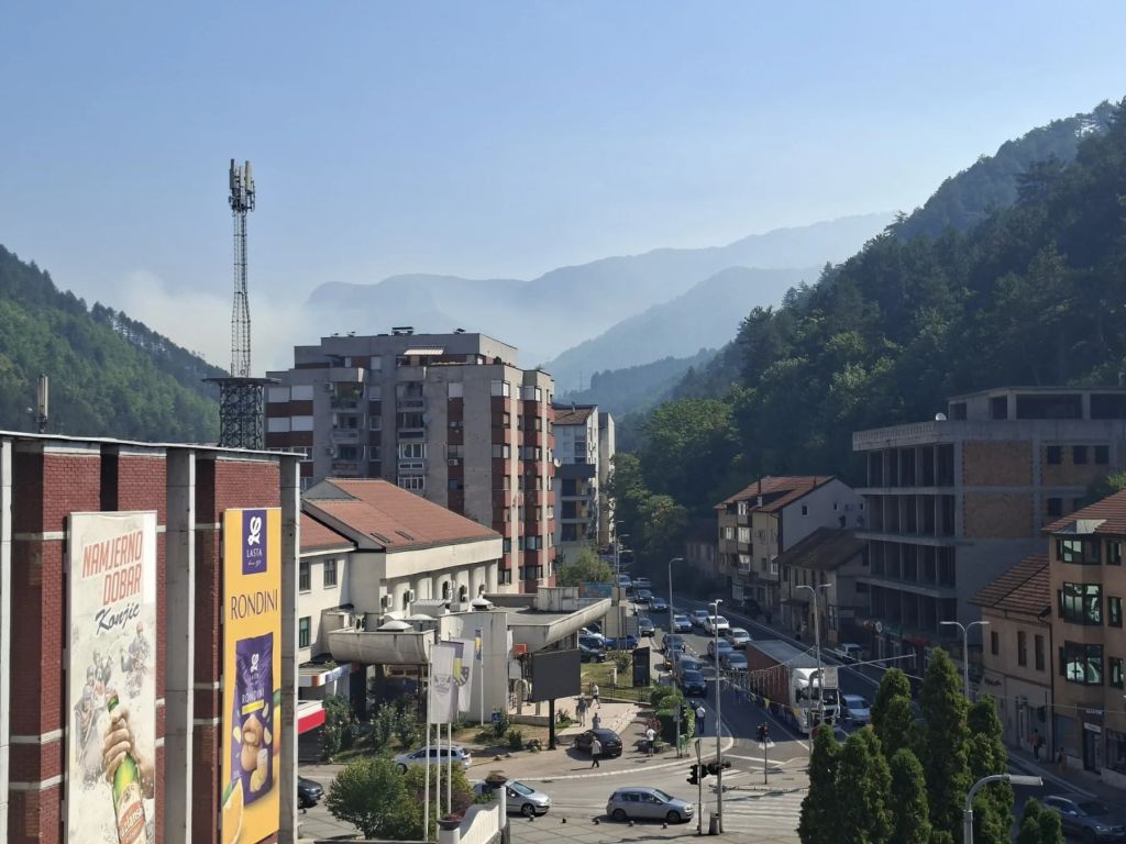 Požar oko Konjica ne jenjava, stigla pomoć iz zraka