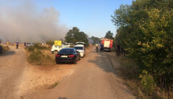 Požar oko Roškoga Polja i dalje aktivan, od Hrvatske se ponovno traži pomoć