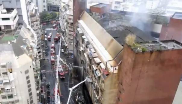 Požar u 13-spratnoj zgradi na Tajvanu, devet poginulih