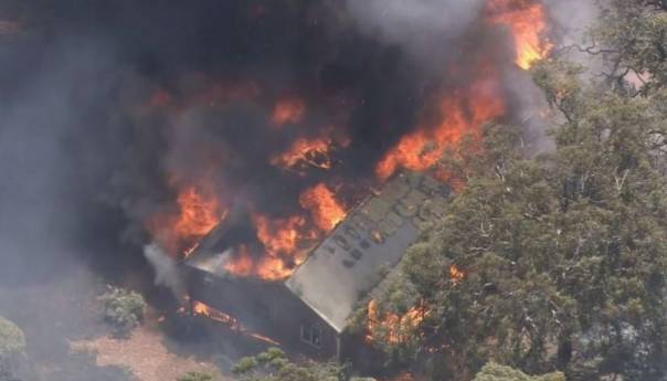 Požar u australskom Perthu uništio više od 70 domova