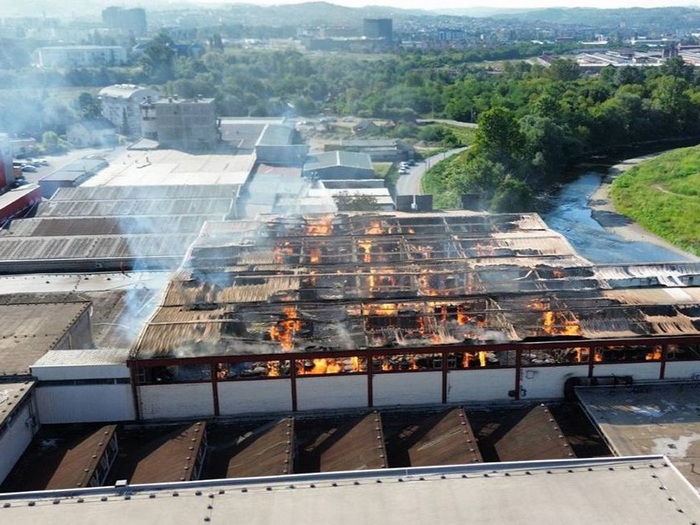 Požar u banjalučkoj fabrici: Pričinjena velika materijalna šteta