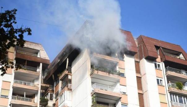 Požar u beogradskoj zgradi, djevojka spašena u dramatičnoj akciji