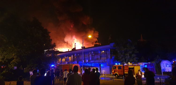 Požar u Beogradu, zapalio se kineski trgovački centar