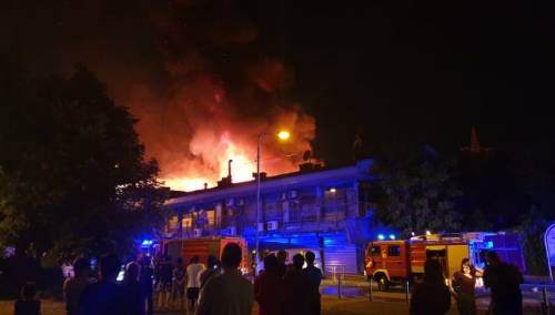 Požar u Beogradu, zapalio se kineski trgovački centar