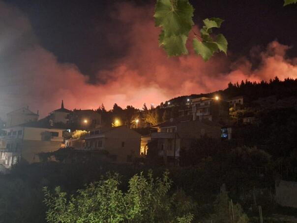 Požar u Dalmaciji: Na terenu preko 100 vatrogasaca