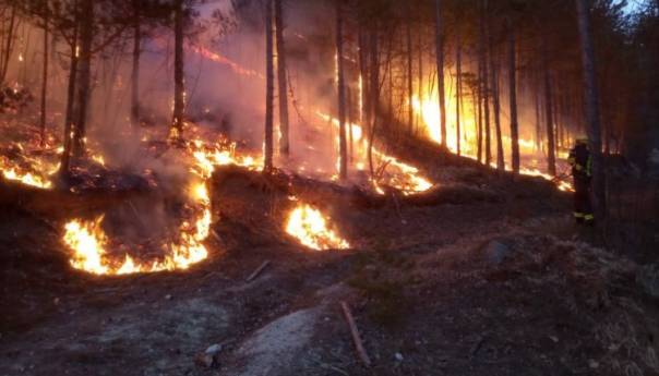Požar u Donjoj Jablanici i dalje aktivan