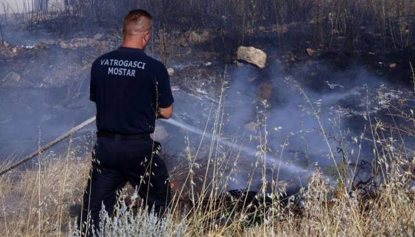 Požar u Hutovom blatu ugašen, opožarena veća površina
