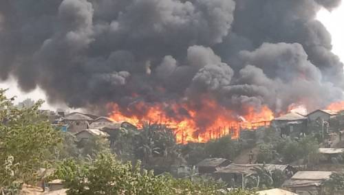 Požar u izbjegličkom logoru Rohinja u Bangladešu uništio stotine kuća