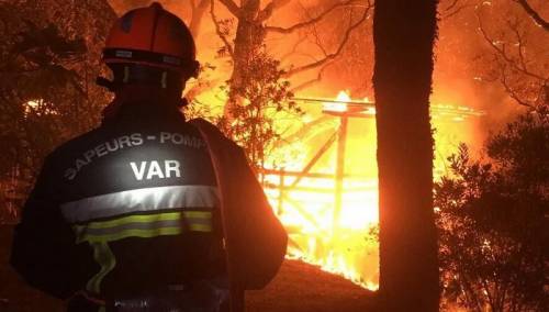 Požar u južnoj Francuskoj bjesni treći dan, jedna osoba poginula