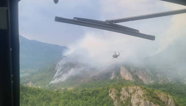 Požar u Konjicu aktivan četvrti dan, djelovali i helikopteri