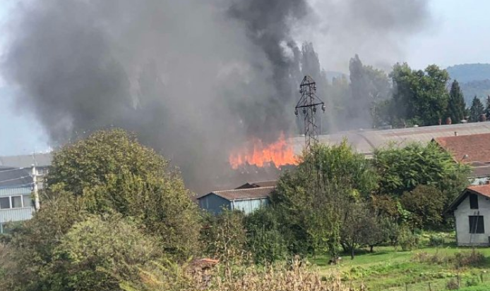 Požar u krugu bivše fabrike “Trudbenik” u Doboju