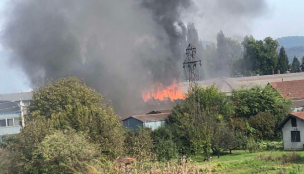 Požar u krugu bivše fabrike “Trudbenik” u Doboju