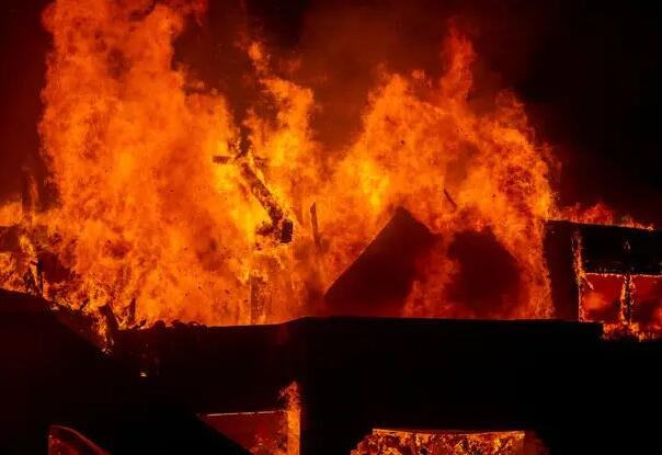 Požar u Los Angelesu izmiče kontroli, gore kuće poznatih