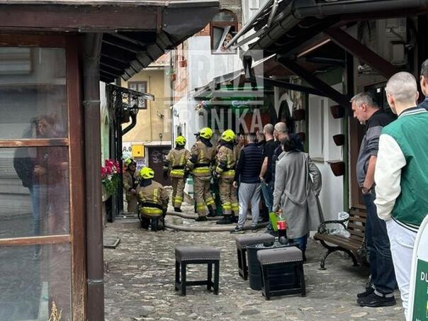Požar u motelu na Baščaršiji, vatrogasci brzo reagovali
