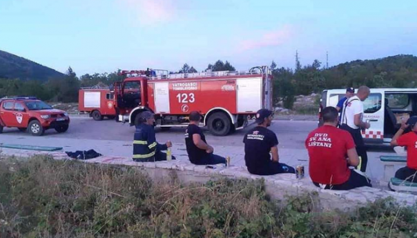 Požar u naselju Borci u Konjicu i dalje aktivan, u Mostaru gorjela kuća