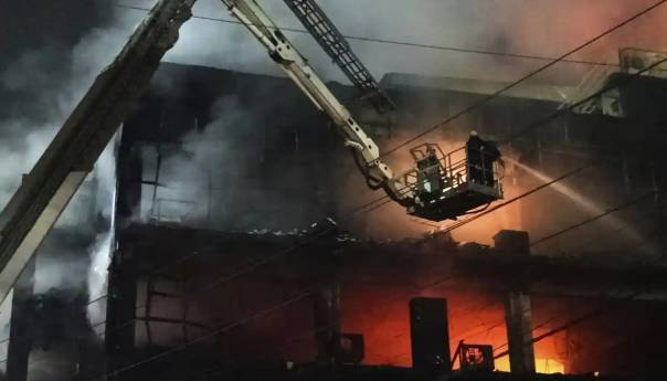 Požar u New Delhiju odnio najmanje 27 života