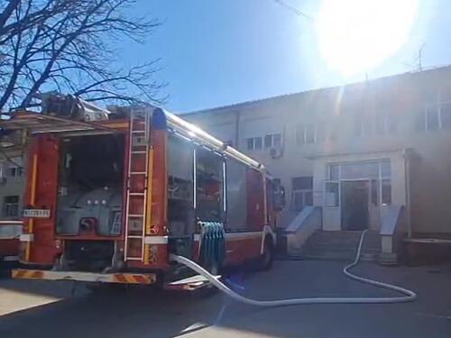 Požar u porodilištu u Čačku: Bebe i majke evakuisane bez povreda