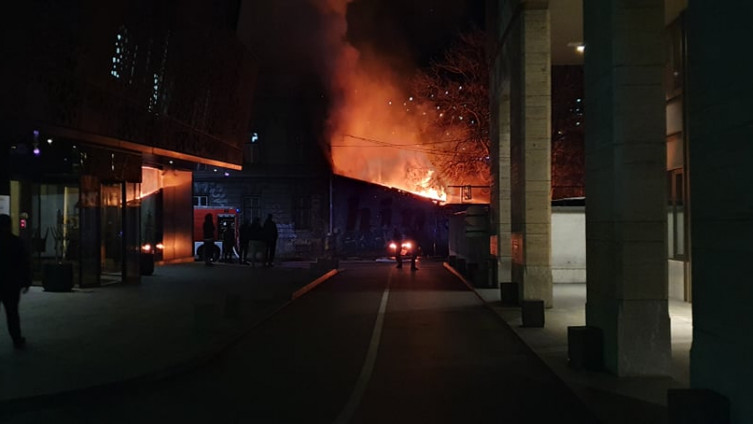 Požar u Sarajevu: Gori napušteno skladište