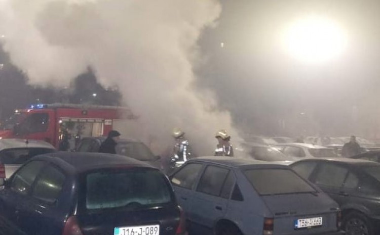 Požar u Sarajevu: Gorjelo 6 vozila, uhapšena jedna osoba
