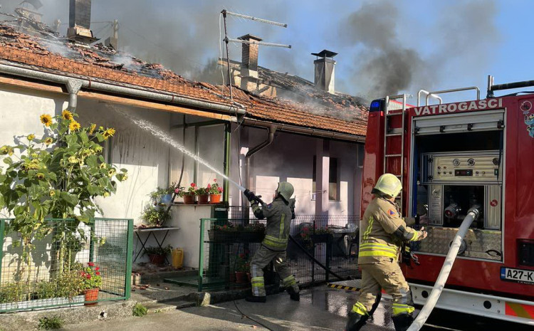 Požar u Sarajevu pod kontrolom: Bez krova ostalo nekoliko porodica