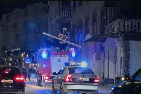 Požar u Starom hotelu u Velikoj Kladuši