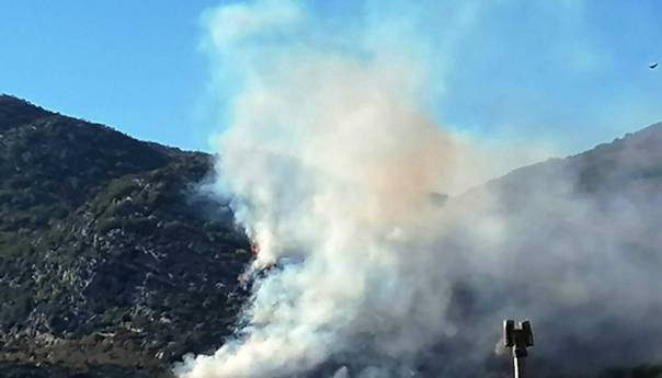 Požar u Trebinju, gašenje otežava vjetar