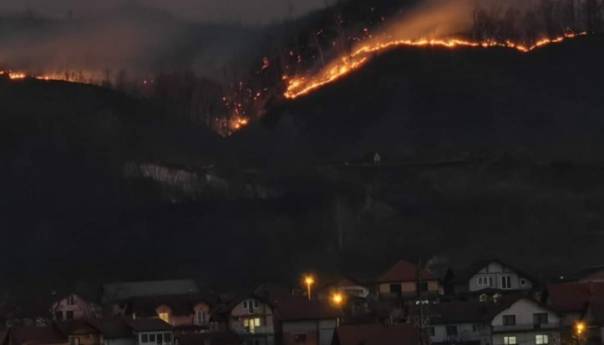 Požar u tuzlanskom naselju Kužici, zahvaćen veći kompleks šume