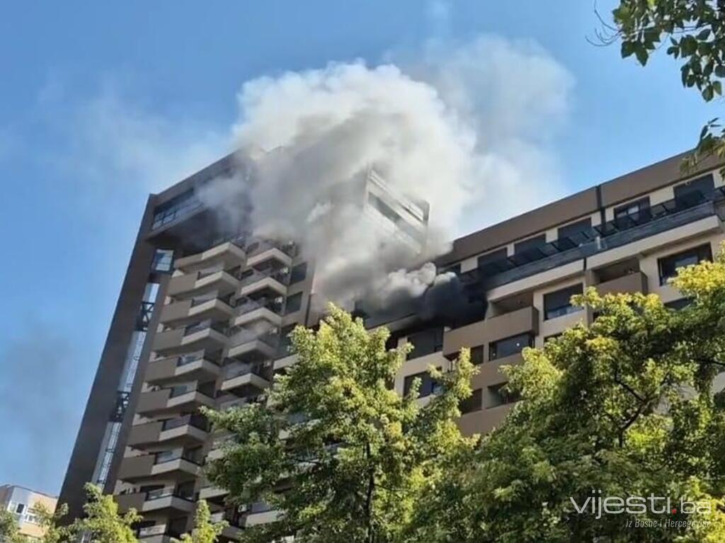 Požar u Tuzli: U zgradi Hezz gori stan