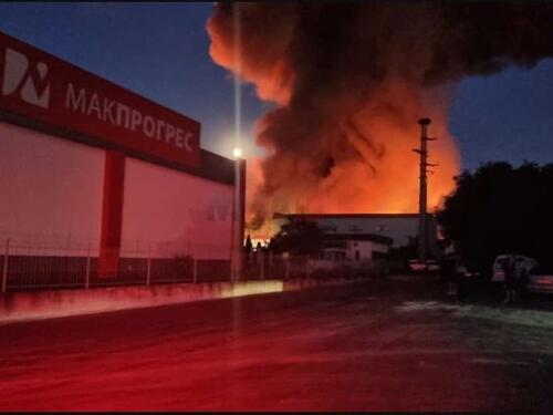 Požar u tvornici Makprogres: Više povrijeđenih, izgorjeli skladišni i proizvodni pogoni