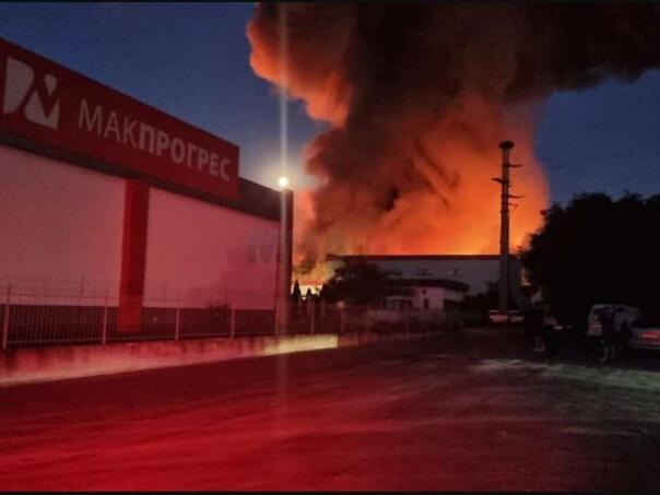 Požar u tvornici Makprogres: Više povrijeđenih, izgorjeli skladišni i proizvodni pogoni